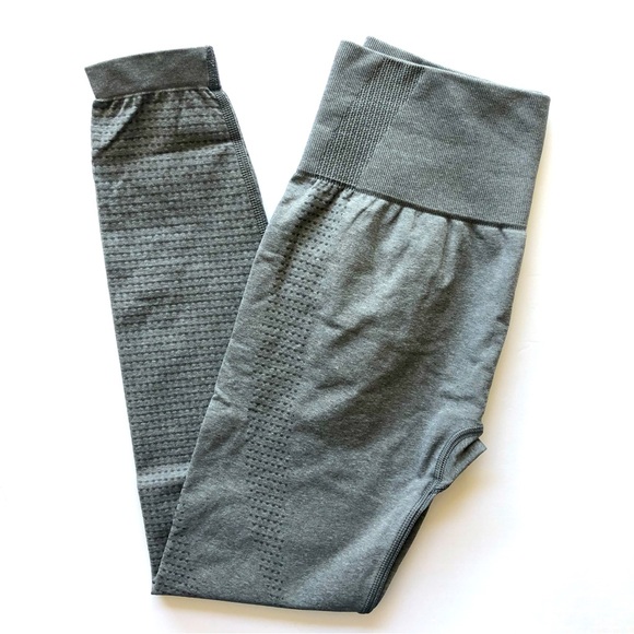 Gymshark M/L Vital Seamless 2.0 Leggings & Essential Racerback Sports Bra Set - Picture 8 of 10